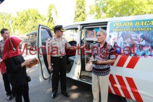 Tumbuhkan Minat Baca,  Mobil Dinas Sat lantas Disulap Menjadi Perpustakaan Keliling