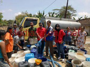 Warga Semarang Bantu Air Bersih