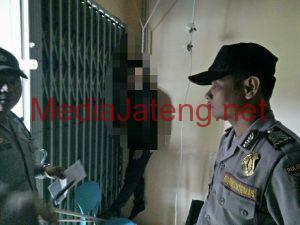 Diduga Depresi Pemuda Ini Nekat Gantung Diri di Rumahnya