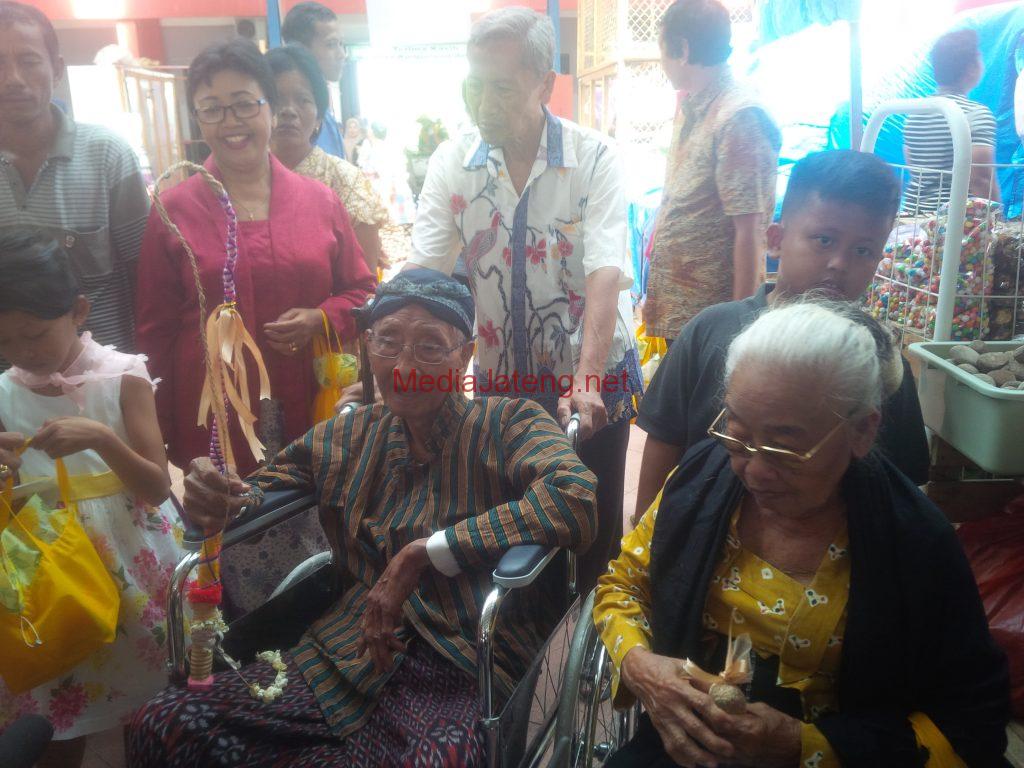 Mengintip Lebih Dalam Tradisi Angon Putu Yuk