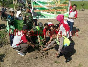 Bersama TNI-Polri, Warga Wonokerto Tanam Ratusan Pohon Khas Demak