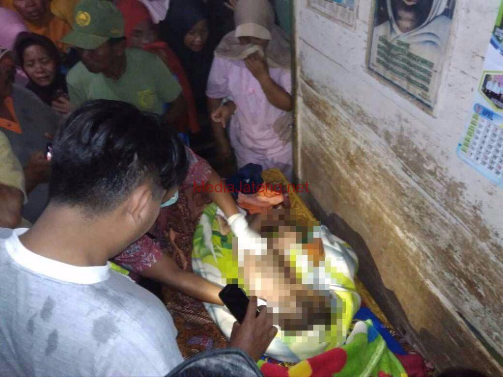 Ibu Ini Tega Membunuh Anak Setelah Dapat Bisikan di Samping Bunga