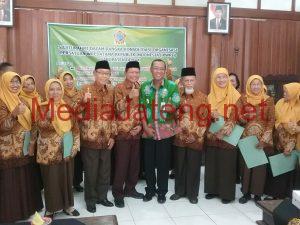 Kado Spesial Lansia Demak dan Nasibnya