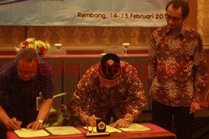 Melihat Tandatangan Bupati Rembang dan Rektor UMK