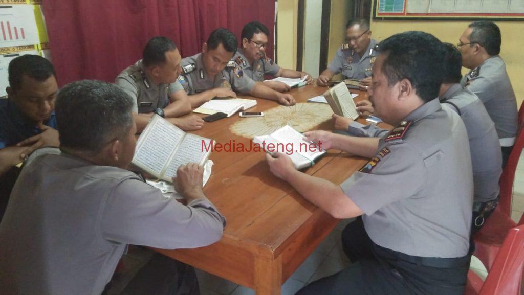 Patut Ditiru! Polsek di Purbalingga Ini Gelar Tadarus Alquran Usai Apel Pagi