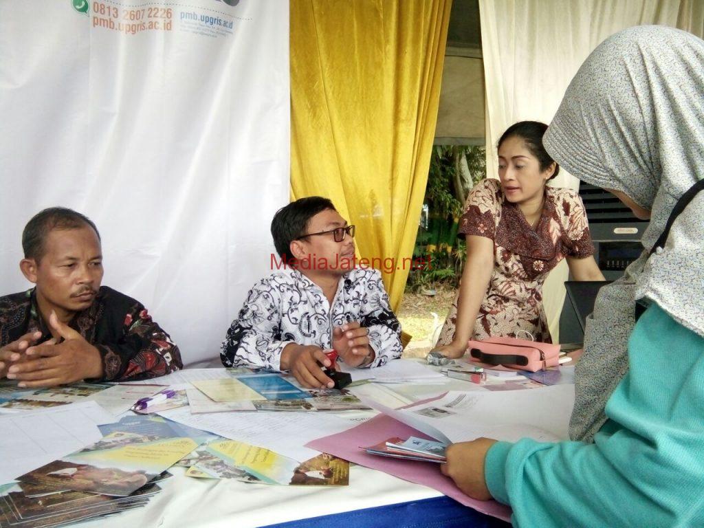 Pemkab Demak Beri Beasiswa 500 PNS