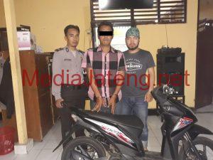 Gondol Motor Emak-emak Lelaki Ini Diringkus Polisi