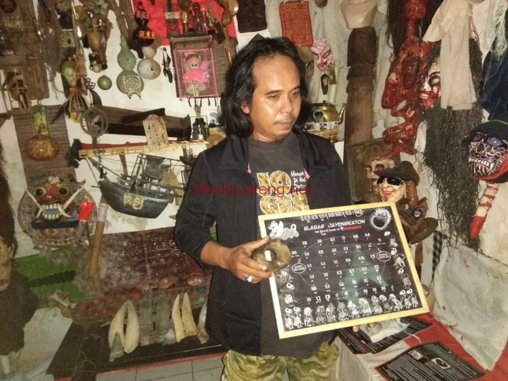 Seram! Yuk Intip Markas dan Koleksi Komunitas ‘Angker’ Ini