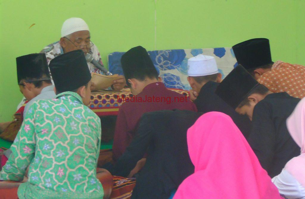 Kitab Kuning, Pengisi Waktu Puasa Anak Pondok