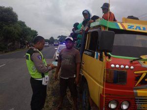 2 Truk Engkel Dihentikan Paksa Karena Ini