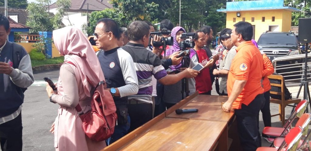 Semalam Awan Panas Merapi Makin Dekat