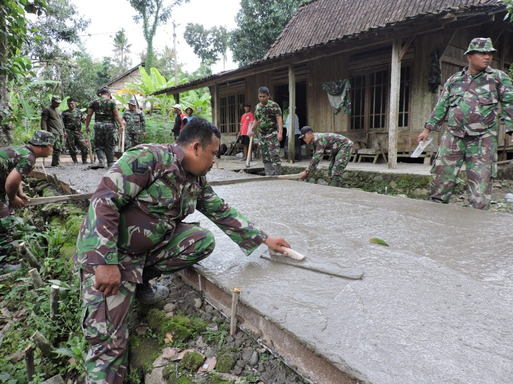 Sambangi Warga, Dandim Datangi KBM TNI