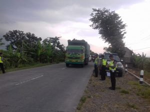 Melintasi Curut, Bus Garuda Mas Tabrak Motor