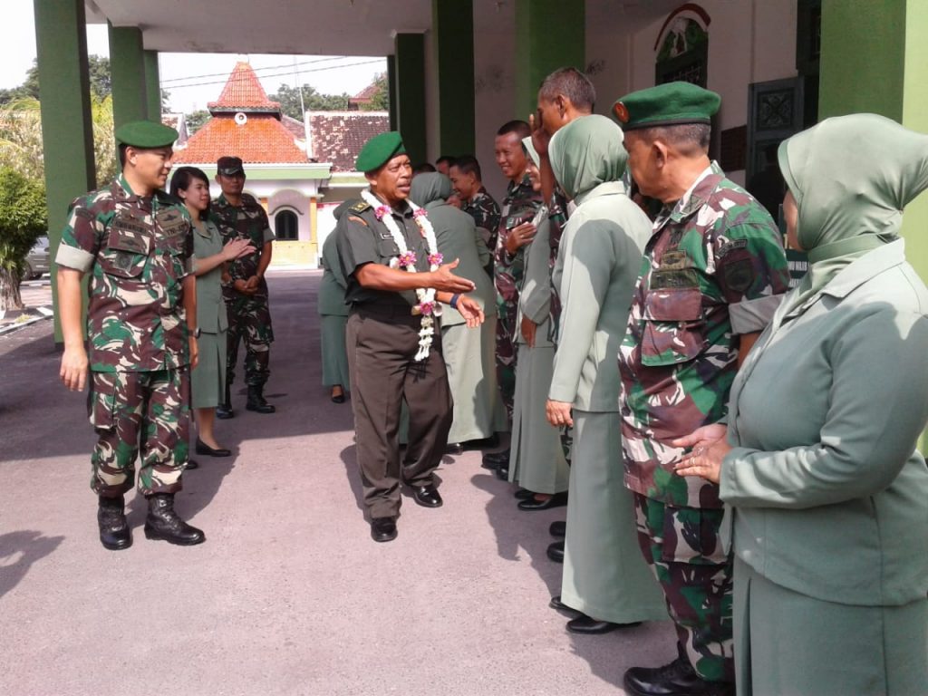 Rangkaian Bunga, Jadi Salam Perpisahan