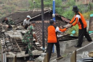 Kodim 0733 BS, Bangun Rumah Gakin Jadi Nyaman