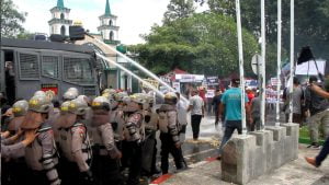Rekapitulasi Tak Transparan, Masyarakat Lakukan Demo. Purwodadi Ricuh