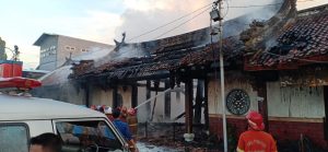Kebakaran, Sebabkan Aktifitas Doa di Klenteng Tua Terhenti