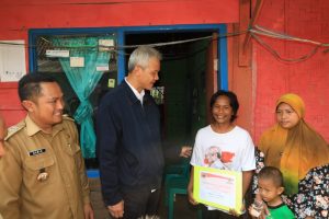 Ganjar Bangun Rumah Milik Buruh Serabutan Cilacap