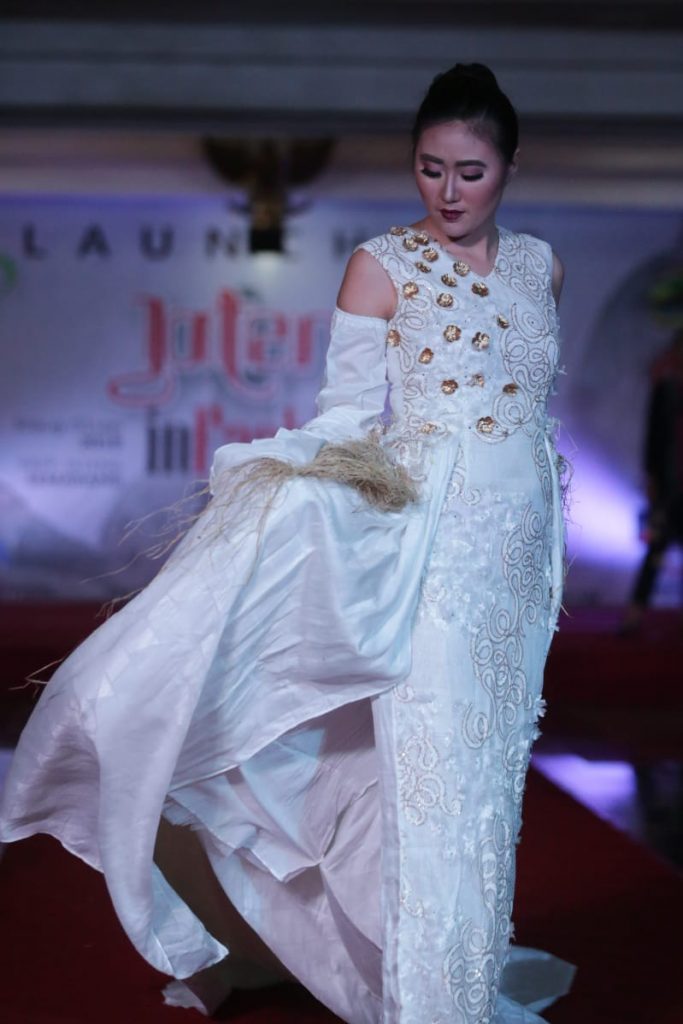 Begini Jadinya Jika Emak-emak di Jateng Garap Fashion