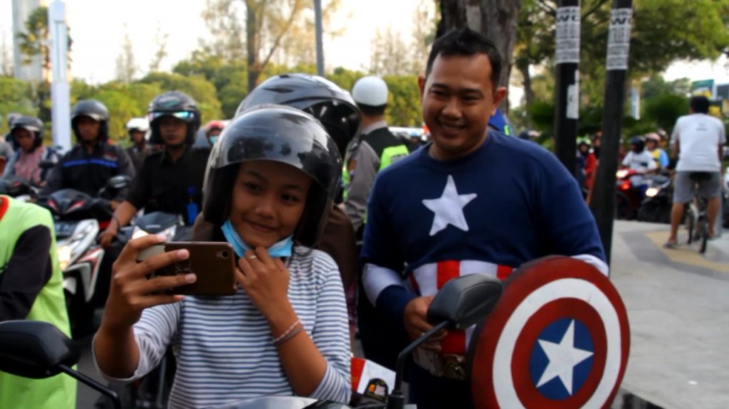 Para Avengers Beraksi di Jalanan
