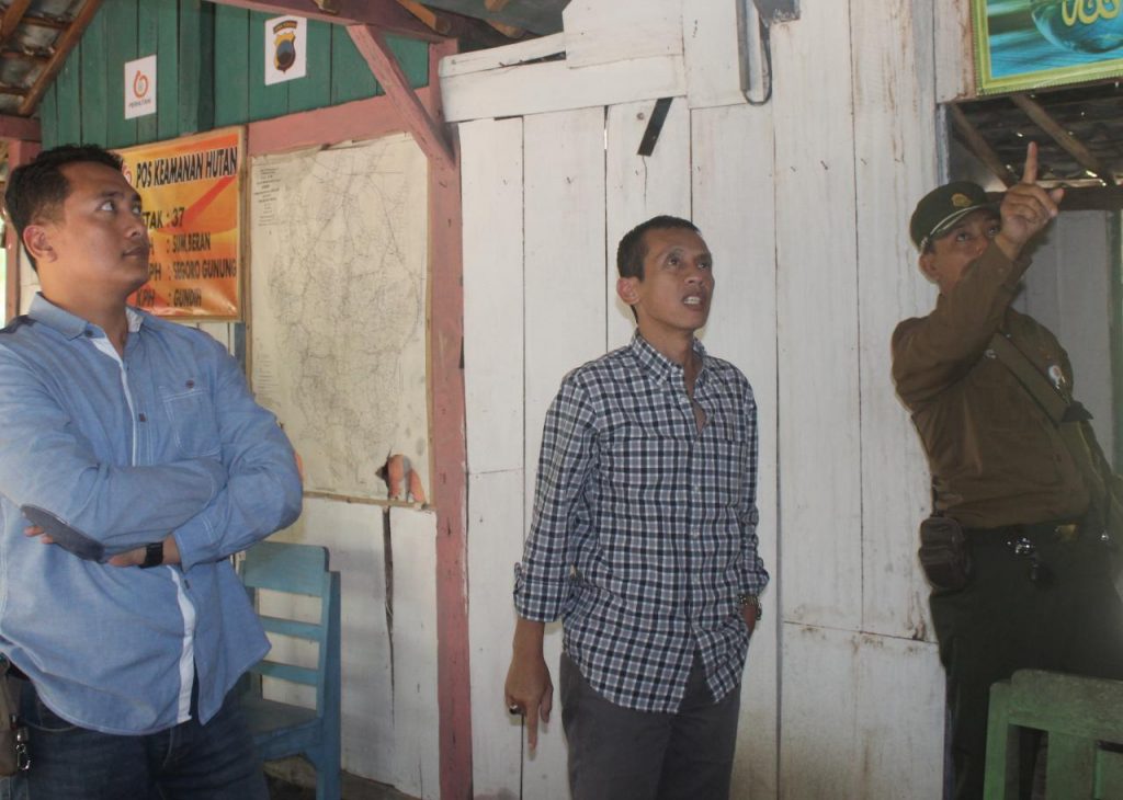 Di Tengah Hutan, Rumah Ini Masih Terjaga