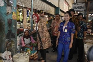 Lebaran, Roti hingga Bawang Banyak di Pasar