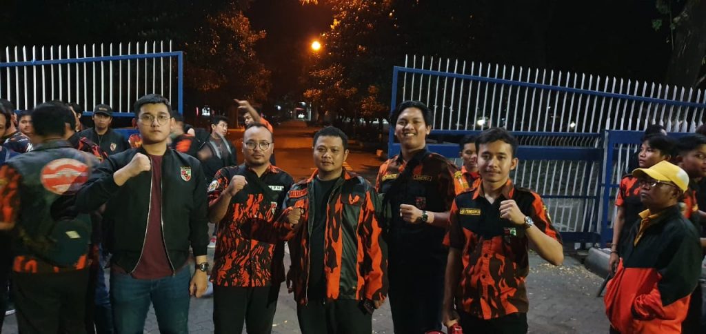 Jalin Silaturahmi, SAPMA Dan Jagaraga Sahur Bareng Warga Kurang Mampu