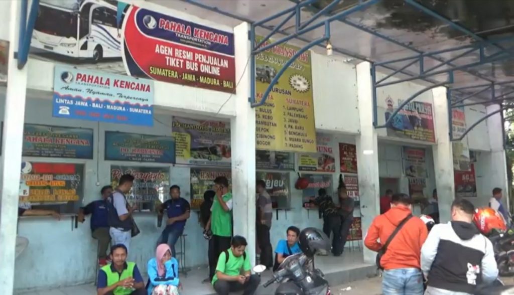 Tarif Bus Naik 100 Persen