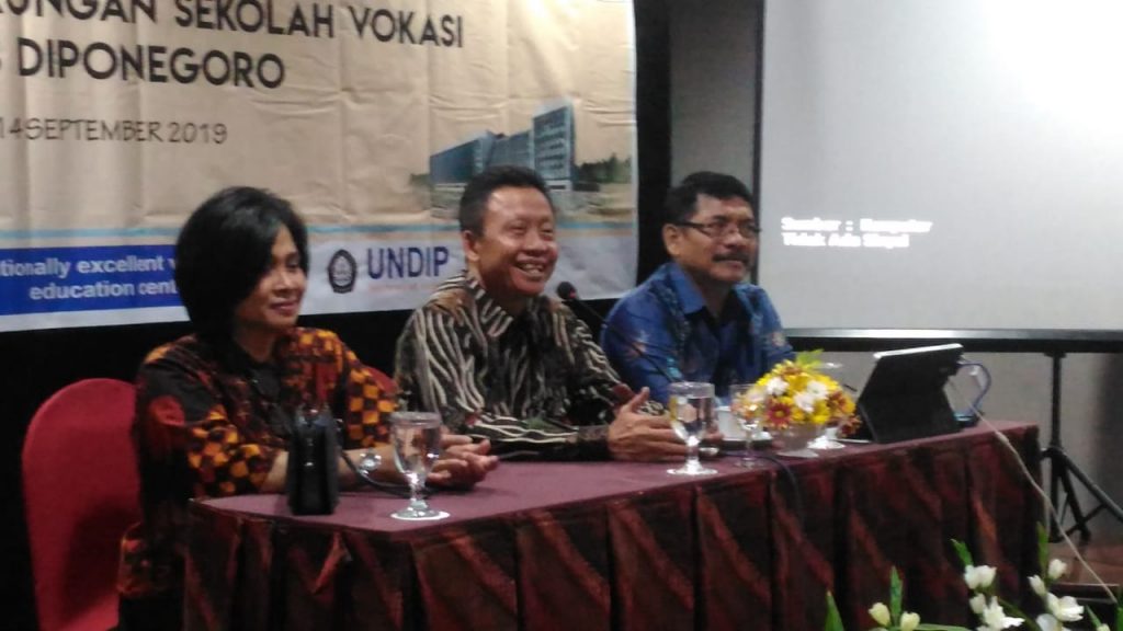 Tingkatkan Profesionalitas Dosen, Vokasi Undip Gelar Pelatihan Penulisan Buku Ajar