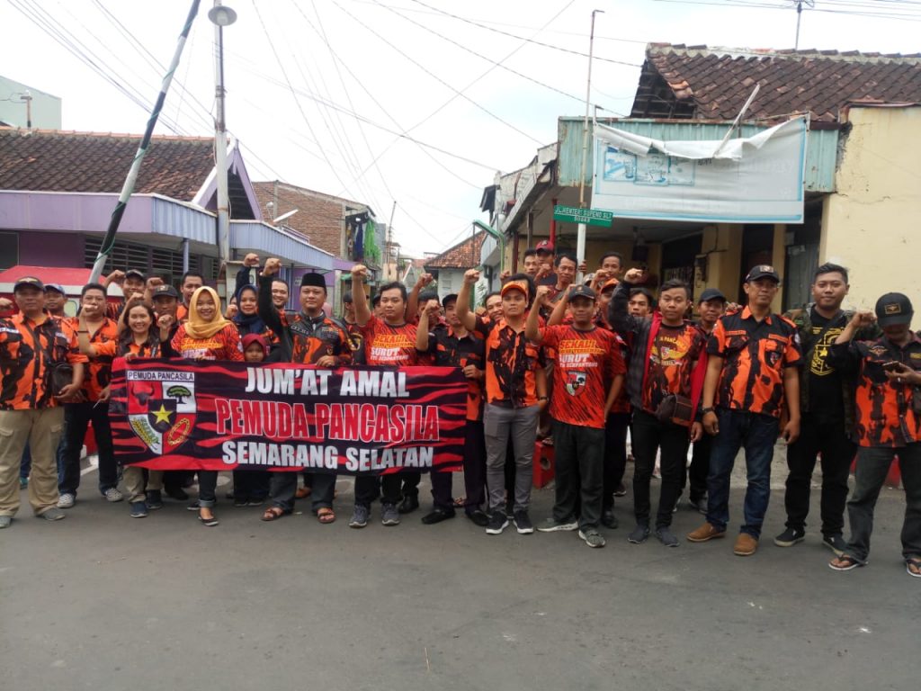 Pemuda Pancasila Semarang Selatan Bagikan Bingkisan Tiap Hari Jumat