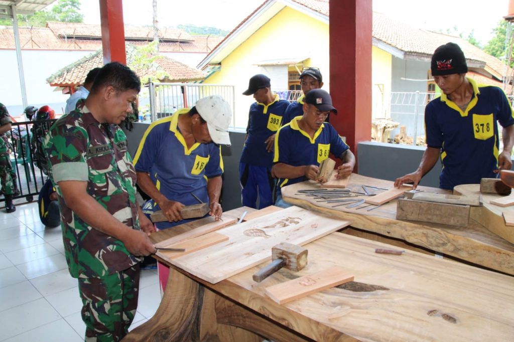 Babinsa Kodim Cilacap Berikan Pembekalan Warga Binaan Lapas Nusakambangan.