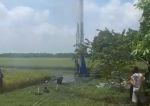 Semburan Mirip Lapindo, Jadi Tontonan Warga