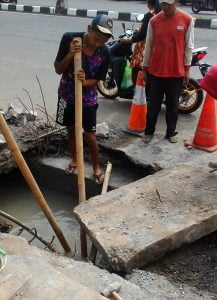 Antisipasi Banjir, DPU Kerja Keras Bersihkan Saluran