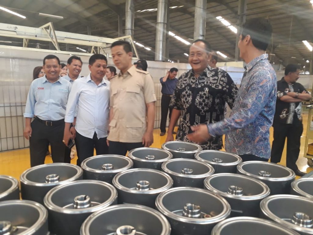 Kampanyekan Produk Dalam Negeri, Sugiono Kunjungi Pabrik Viar Di Semarang