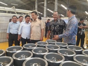Kampanyekan Produk Dalam Negeri, Sugiono Kunjungi Pabrik Viar Di Semarang