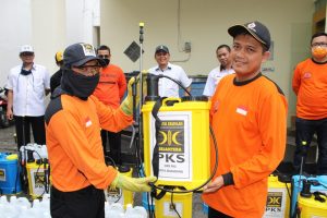 PKS Kota Semarang Semprot Disinfektan Di 16 Kecamatan