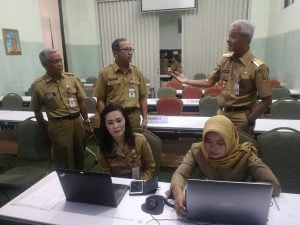 Gubernur Akhirnya Tutup Tempat Piknik dan Hiburan