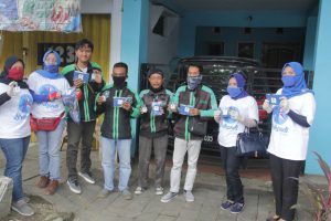 Peduli Ojol, Relawan LIY bagikan Masker