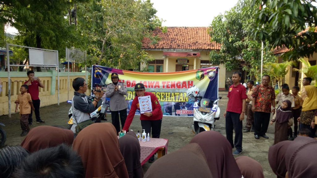 Blusukan ke Sekolah, Polres Brebes Sosialisasikan Cuci Tangan Yang Benar