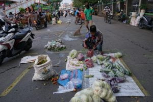 Ditengah Corona, Pedagang Demak Jualan Di Jalanan