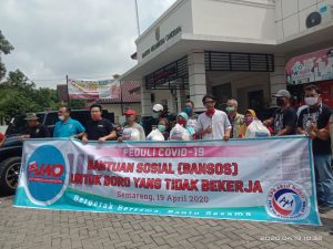 Peduli Korban PHK, JWO Jateng Bagikan Paket Sembako