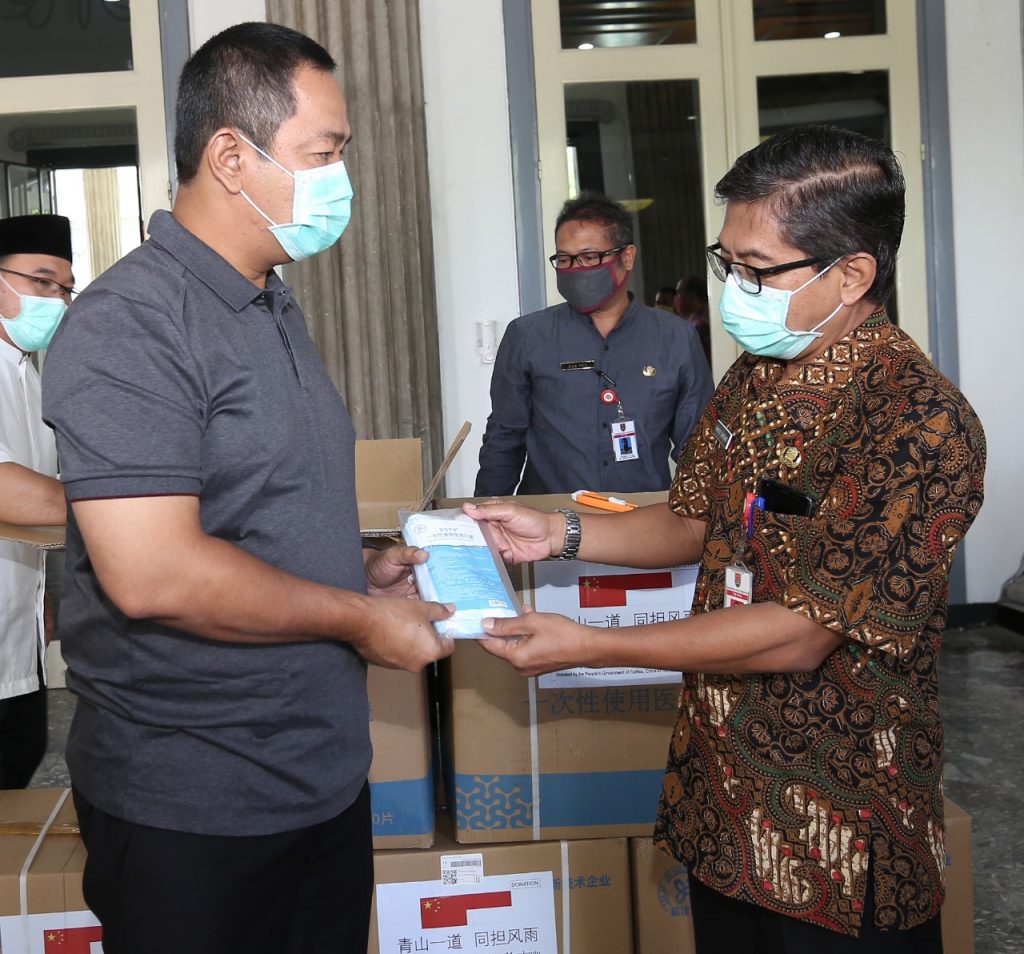 China Bantu Kota Semarang 30 Ribu Masker Untuk Tangani COVID-19