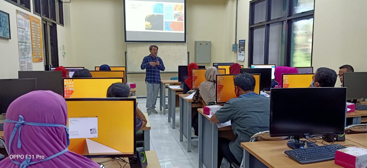 Pelaku UMKM Diajari Pelatihan Digital Marketing