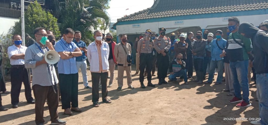 Tuntut Gaji dan Uang Lembur Yang Belum Dibayar, Karyawan PT JMI Demo