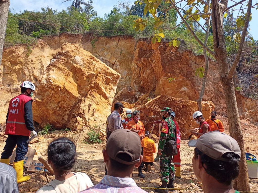 3 Orang Tewas Tertimbun Longsoran Batu di Galian C