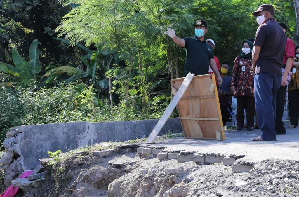 Pasca Jalan Amblas di Ngasinan, Hendi Minta Disperkim Segera Bangun Jalan Tembus