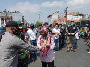 Gelorakan Demak Bermasker, Forkopimda Demak Gelar Aksi Bagi-bagi Masker
