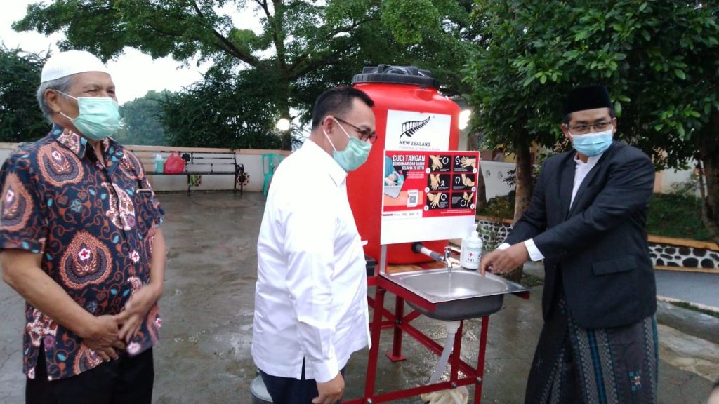 Wastafel Portabel PMI untuk Pondok Pesantren