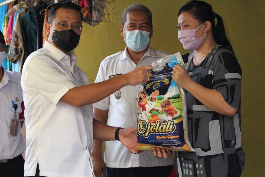 Menteri Sosial Juliari Blusukan Untuk Memastikan Bansos Tersalurkan