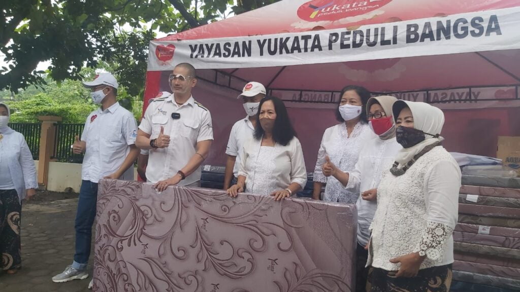 Peduli Lansia, Yukata  Sumbangkan  44 Kasur ke Panti Wredha